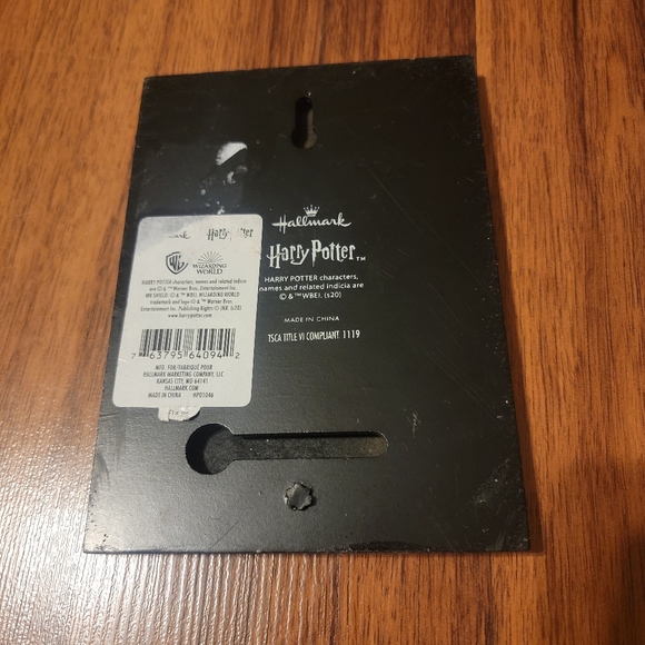 Hallmark Harry Potter Muggles Sign - Picture 2 of 4